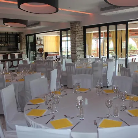 Apart Otel Petsas 3*