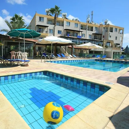 Petsas Aparthotel 3*