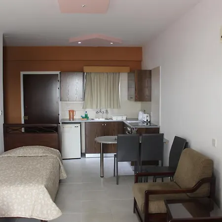 Aparthotel Petsas 3*