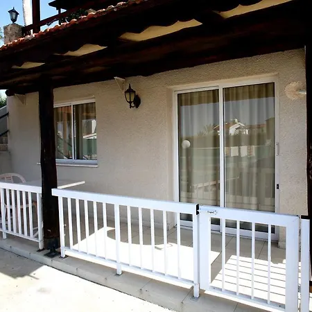 Aparthotel Petsas 3*