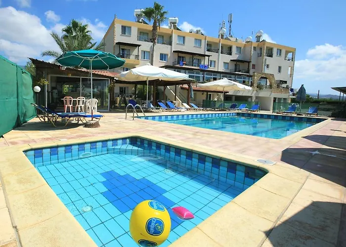 Petsas Aparthotel 3*