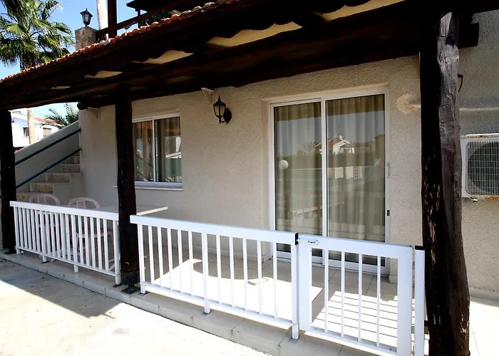 Hotel de apartamente Petsas 4*