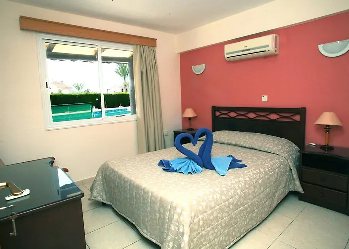 Petsas Aparthotel 3*