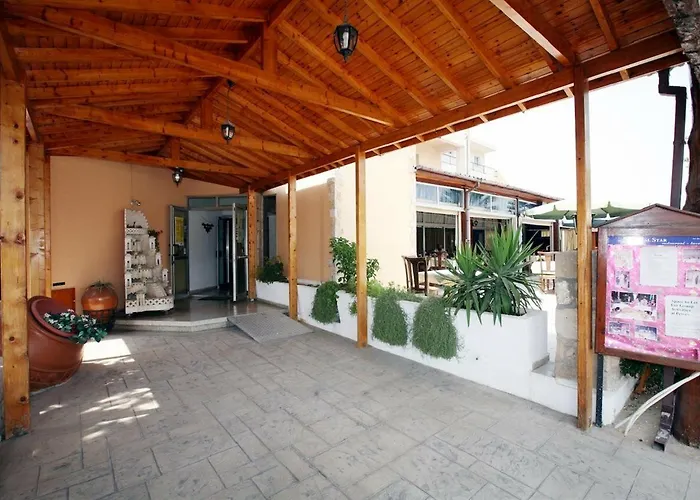 Aparthotel Petsas 3*